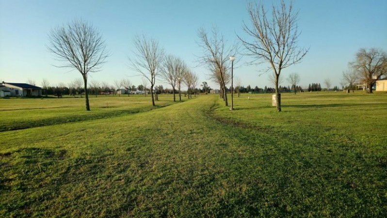 VENDO MUY LINDO LOTE EN CLUB DE CAMPO TERMAS VILLA ELISA