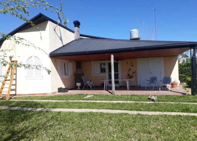 VENDO EXCELENTE CASA EN PRIMERO DE MAYO!!!