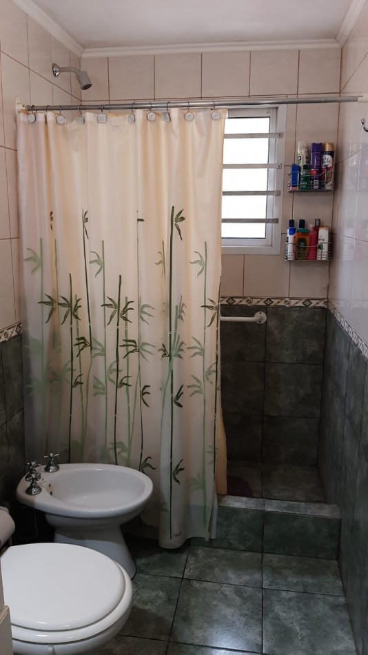 VENDO CASA EN VILLA ELISA, EXCELENTE ESTADO!!