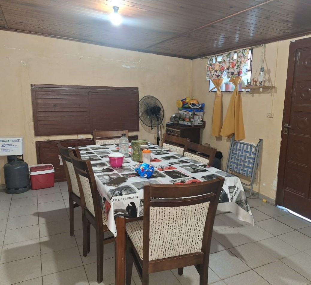 VENDO CASA EN VILLA ELISA, AMPLIA, MUY BUENA UBICACION!!