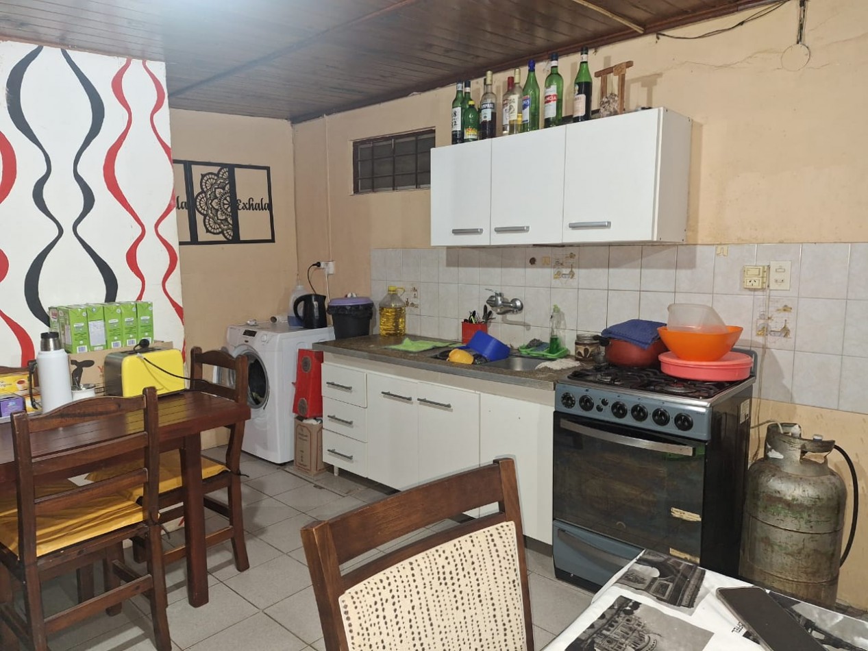 VENDO CASA EN VILLA ELISA, AMPLIA, MUY BUENA UBICACION!!