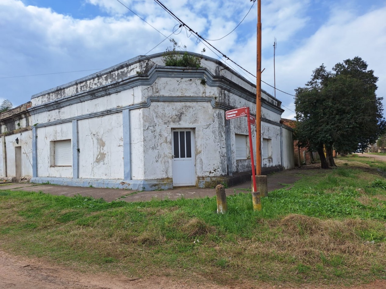 VENDO CASA EN LA CLARITA CON AMPLIO LOTE EN ESQUINA!!