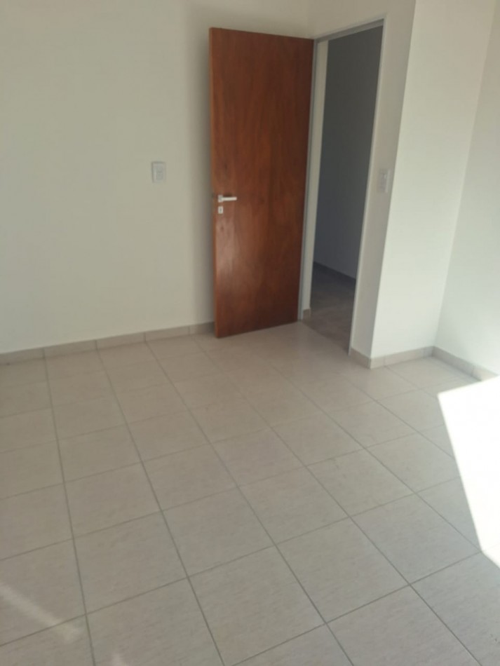 VENDO CASA A ESTRENAR EN VILLA ELISA!!