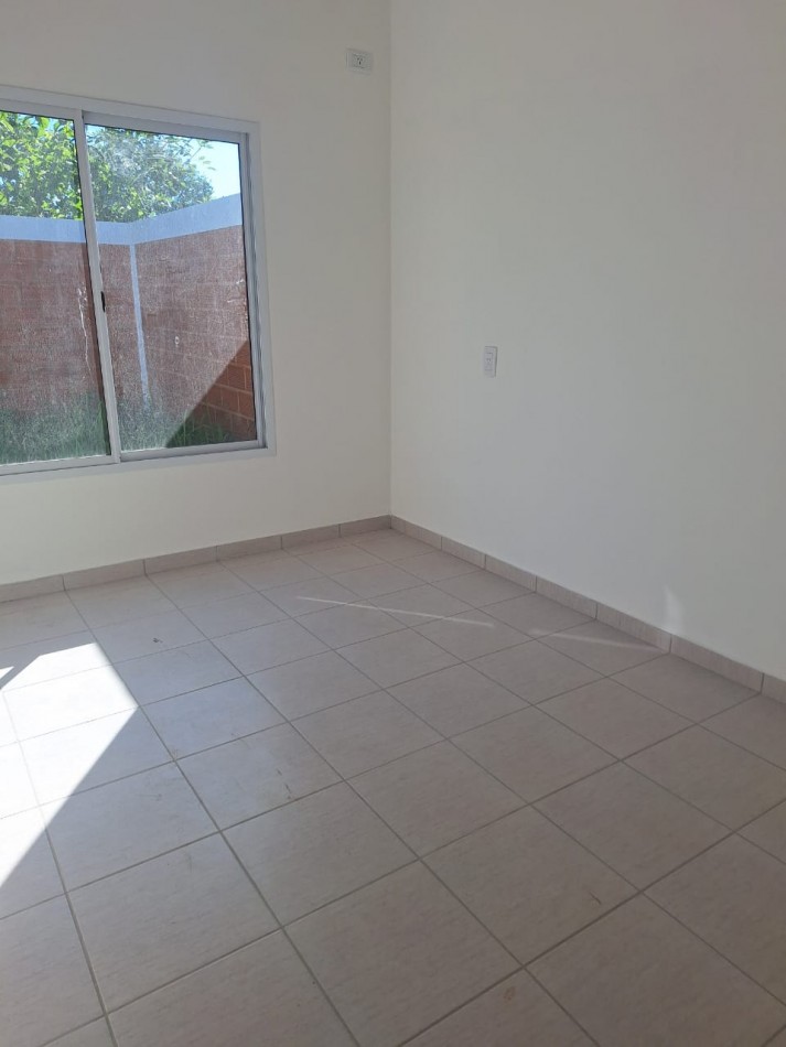 VENDO CASA A ESTRENAR EN VILLA ELISA!!