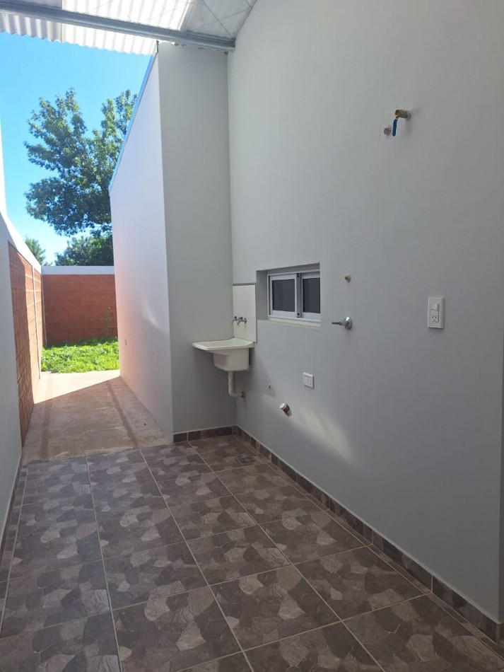 VENDO CASA A ESTRENAR EN VILLA ELISA!!