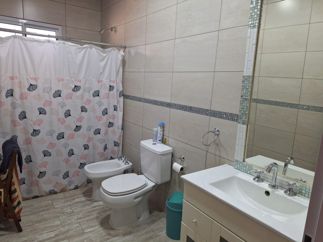 VENDO EXCELENTE CASA EN VILLA ELISA!!