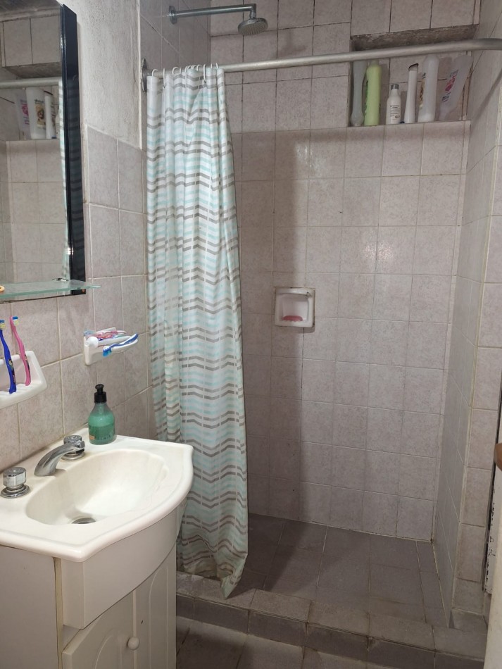 VENDO CASA CON LOCAL COMERCIAL EN VILLA ELISA!!!