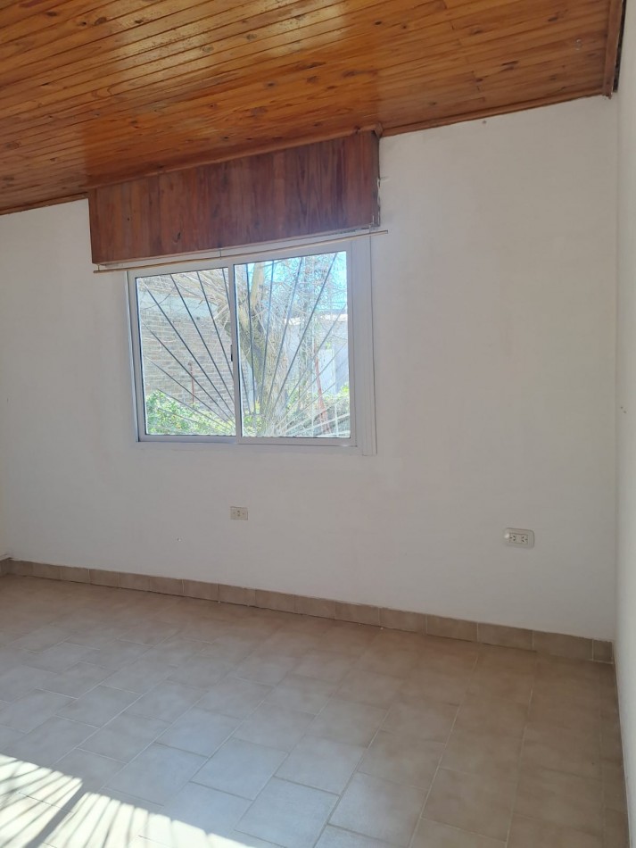VENDO AMPLIA CASA EN VILLA ELISA, MUY LINDA UBICACION!!!