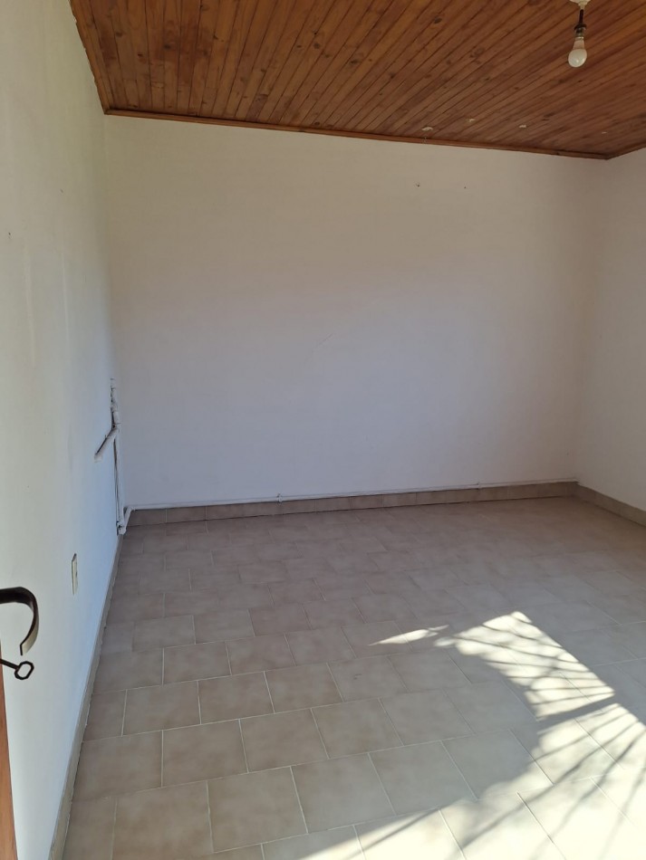 VENDO AMPLIA CASA EN VILLA ELISA, MUY LINDA UBICACION!!!