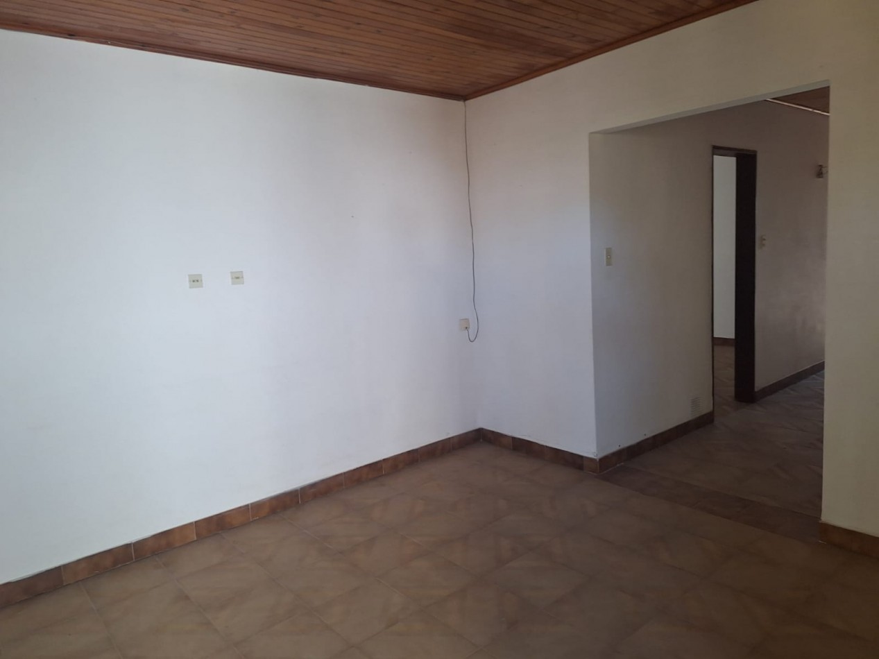 VENDO AMPLIA CASA EN VILLA ELISA, MUY LINDA UBICACION!!!