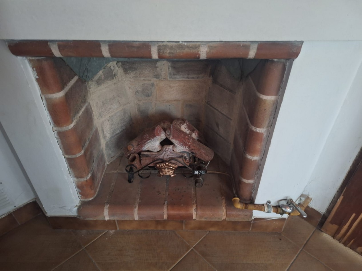 VENDO AMPLIA CASA EN VILLA ELISA, MUY LINDA UBICACION!!!