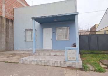 VENDO CASA CENTRICA EN VILLA ELISA!!